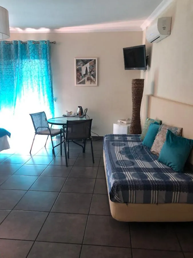 Merry'S House Lagos 3*,