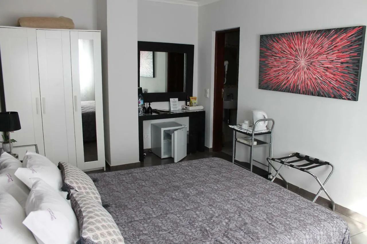 Merry'S House Lagos 3*,